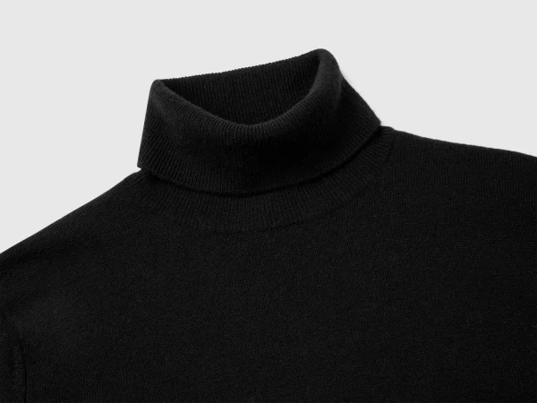 Pull col roulé noir en pure laine mérinos